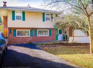 29 Christmas Hill Rd, Airmont, NY 10952