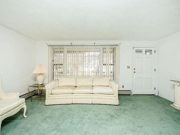 5th image of 54 Glen Dr