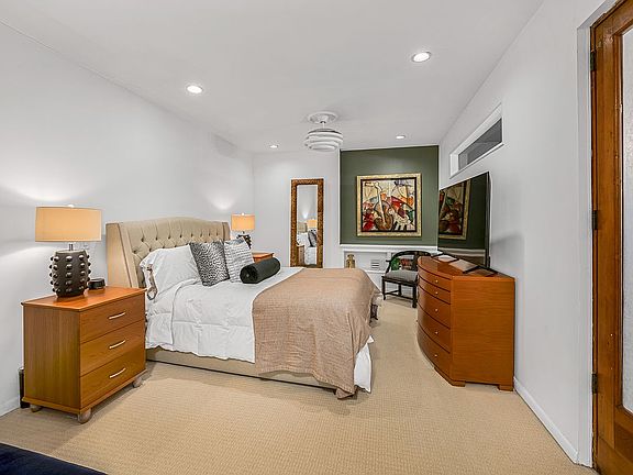 4th image of 147 W 22nd St APT 5N