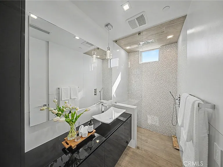 9459 Beverly Crest Dr — Photo 36