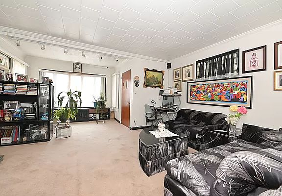 4th image of 83-23 159th St