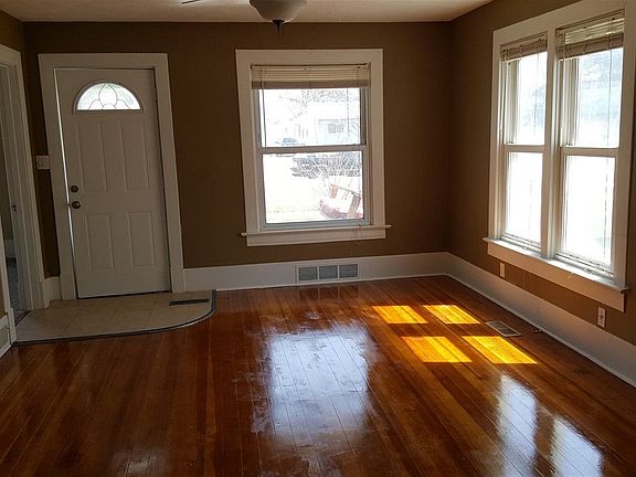 3rd image of 805 Central St