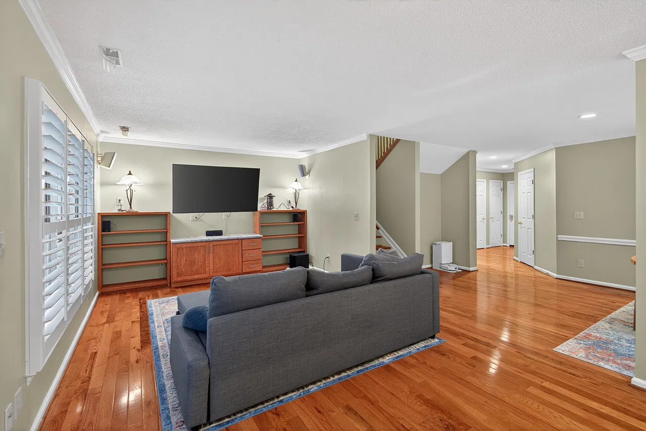3 bed, 2.5 bath, 1706 sqft, $2,395 — Photo 3