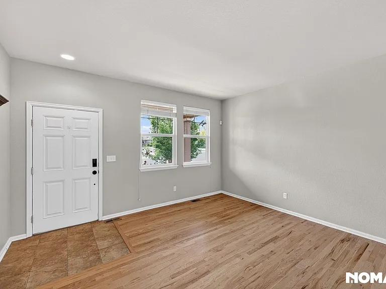 11055 Chesmore St — Photo 8