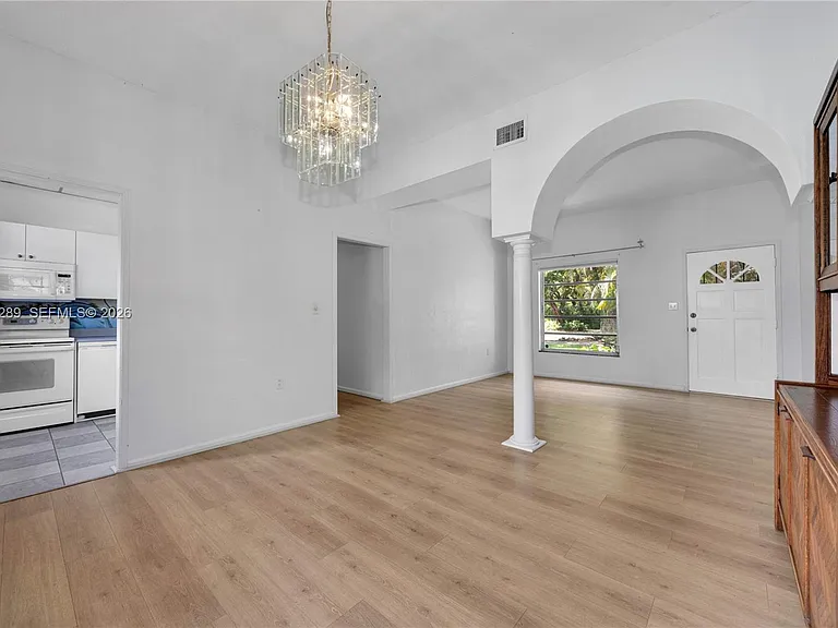 5971 SW 48th St — Photo 2