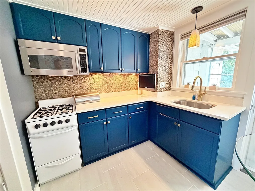 1 bed, 1.0 bath, 576 sqft, $2,400 — Photo 4