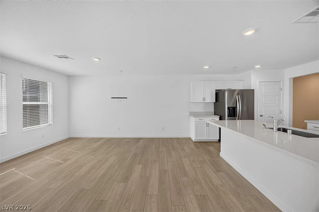 2 bed, 2.5 bath, 1244 sqft, $1,900 — Photo 4