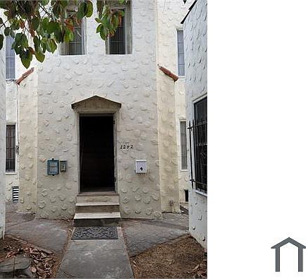 3rd image of 1240 N Kenmore Ave #40-14