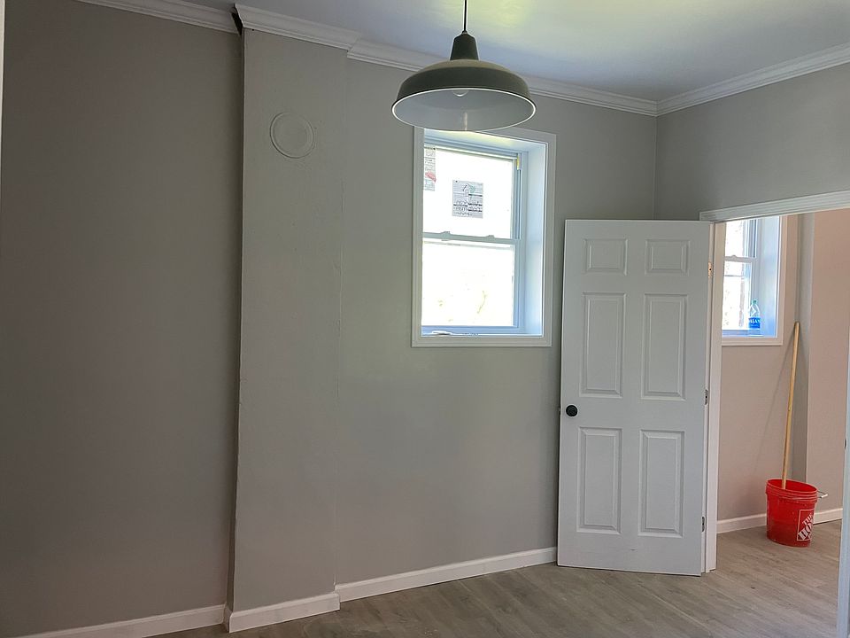 2nd image of 2109 Adelaide Ave #A