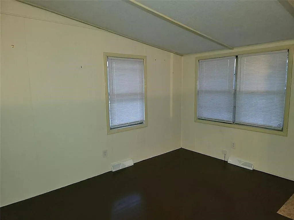 10819 E Westport Rd — Photo 3