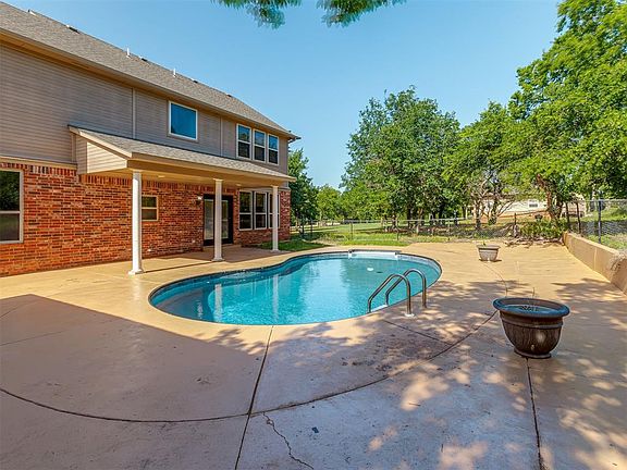 2nd image of 13353 Oak Hill Dr