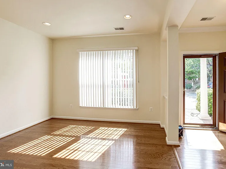 750 Monument Ave — Photo 8