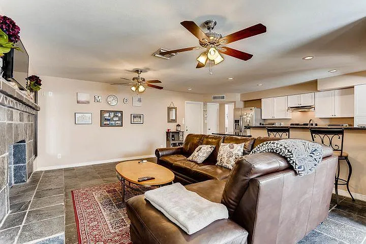 1911 E Huntington Dr — Photo 10