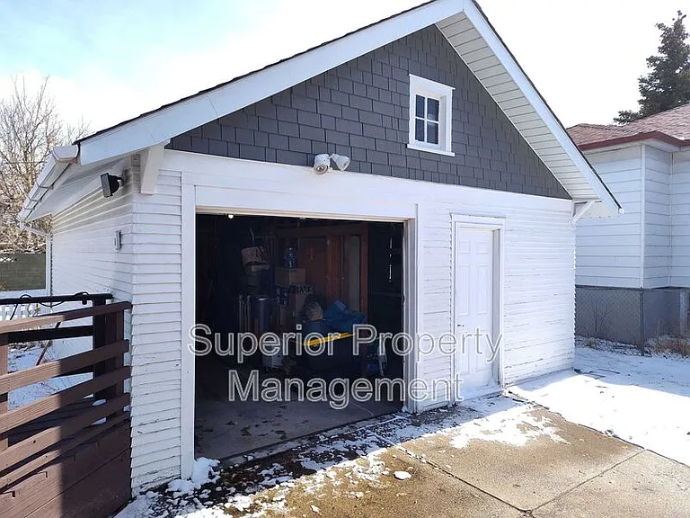 611 Seymour Ave — Photo 22
