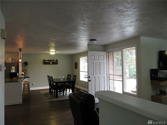 5th image of 80 E Haven Ct N