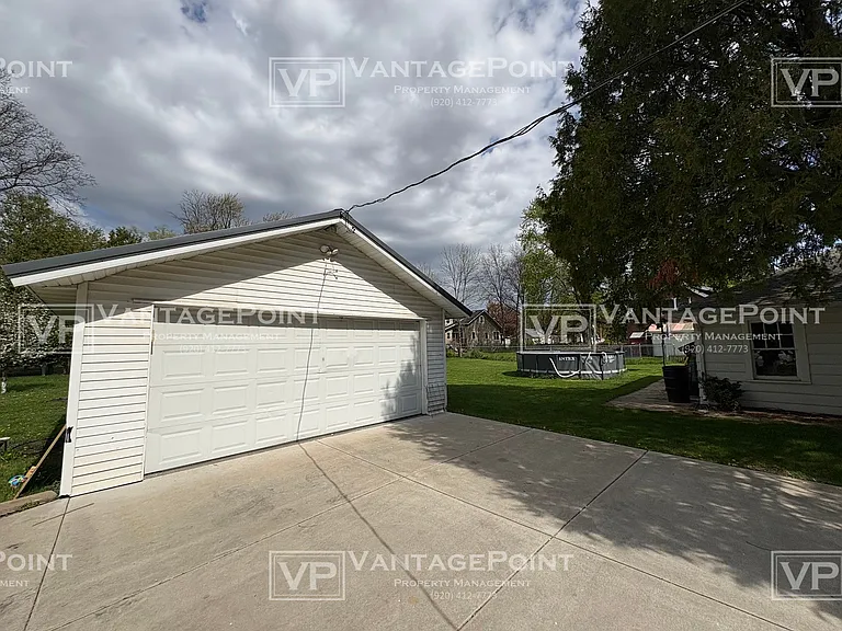 122 1/2 S Oneida St — Photo 18