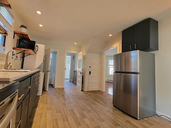 3rd image of 141 Lowell Ave