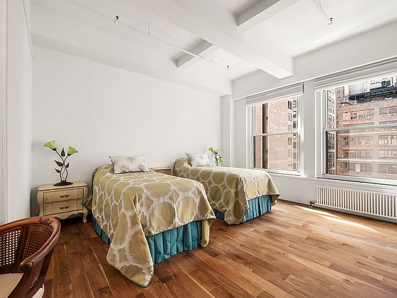 3rd image of 315 W 36th St APT 11D