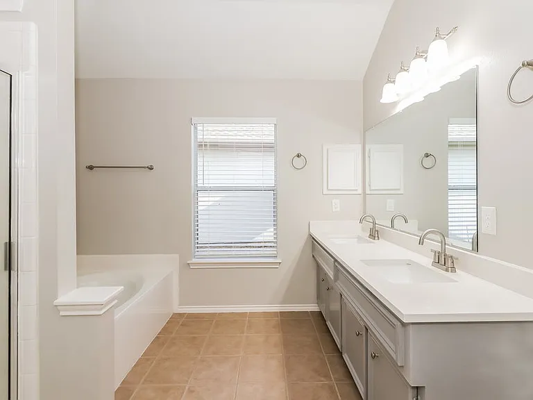 3830 Lake Ballinger Ln — Photo 12