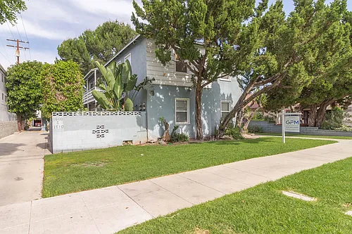 1610 Grismer Ave Photo 1