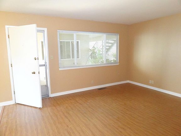 4th image of 215 Milbrae Ln APT 2