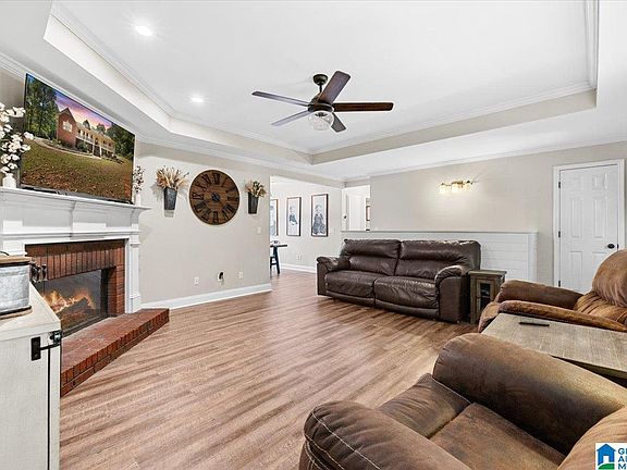 5th image of 85 Lawrence Dr
