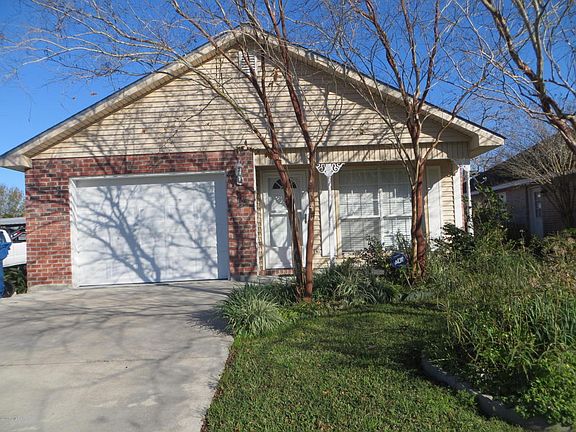 2nd image of 206 Woodoak Cir