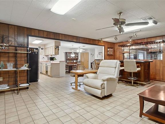 4th image of 2641 Saturn St