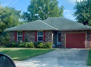 1066 E Pacific St, Springfield, MO 65803