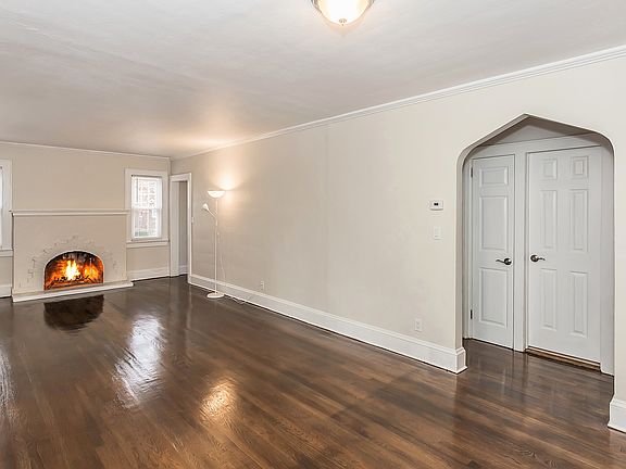 Living Rm w/Fireplace