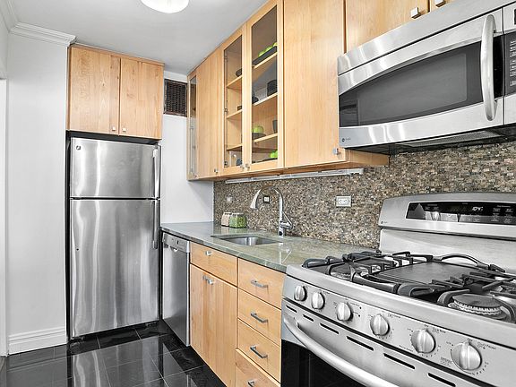 4th image of 205 3rd Ave APT 10C
