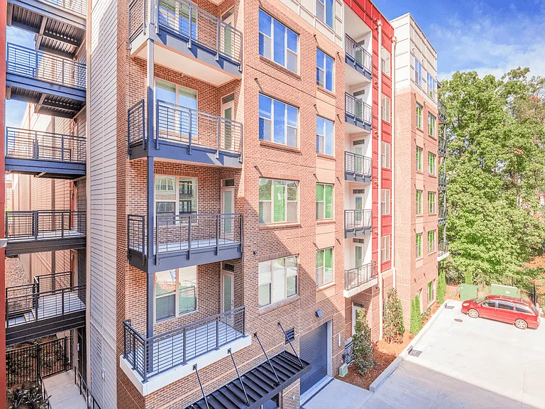 The Flats Exchange on Erwin Apartments — Photo 44