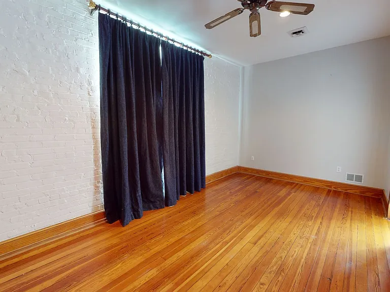 1915 E Market St #3 — Photo 12