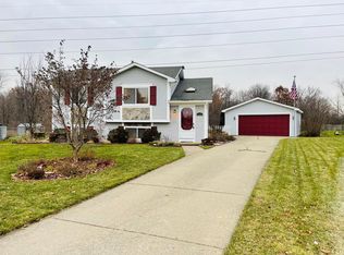 2366 Wenona Dr, Wixom, MI 48393