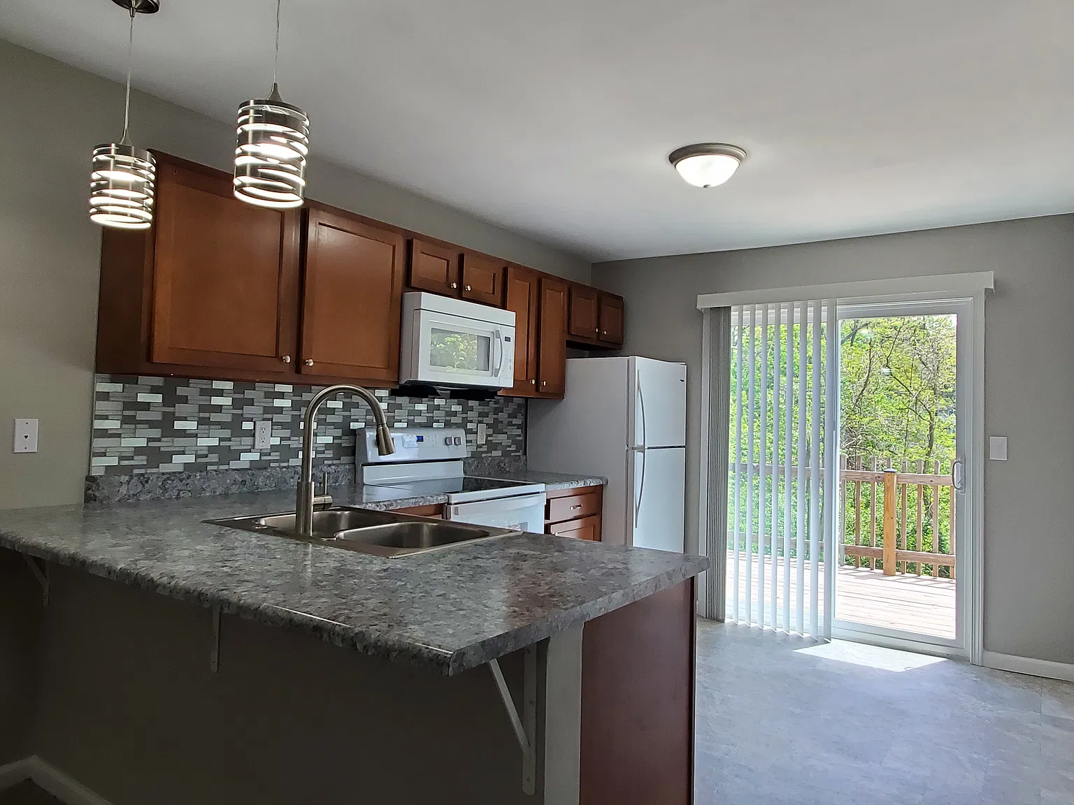 2 bed, 760 sqft, $975 — Photo 4