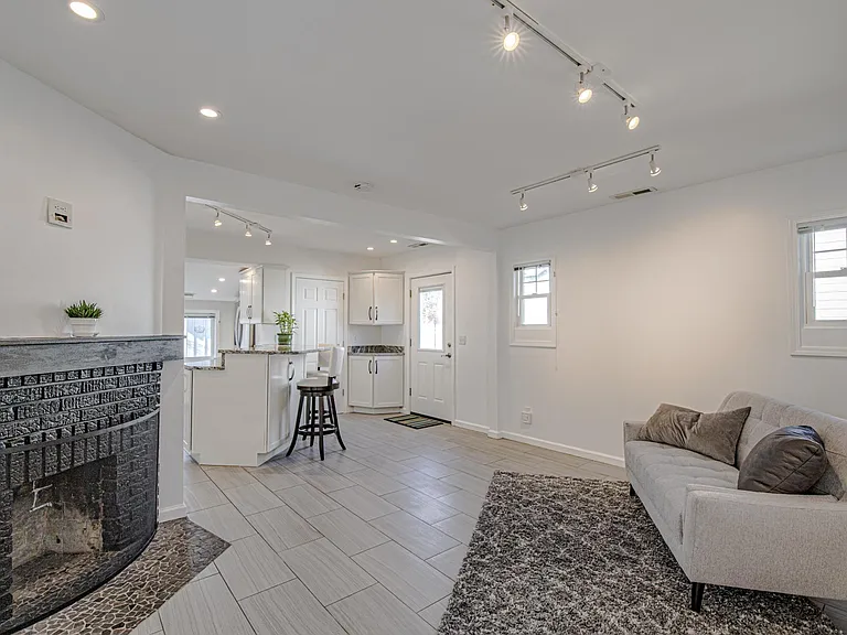 114 Mull Ave — Photo 13