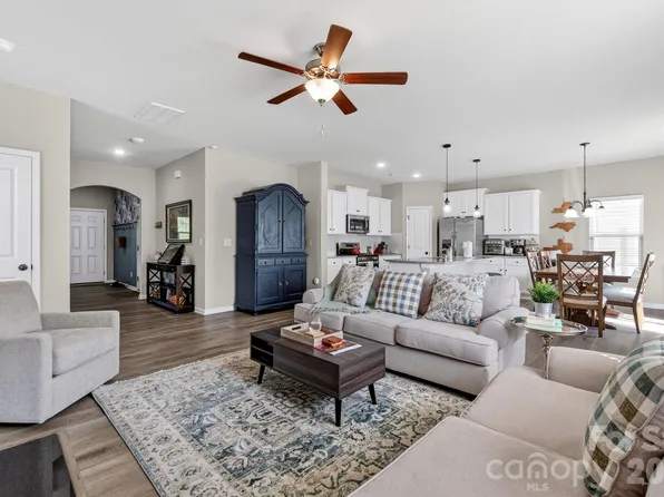 5223 Belstone Ln, Charlotte, NC 28215