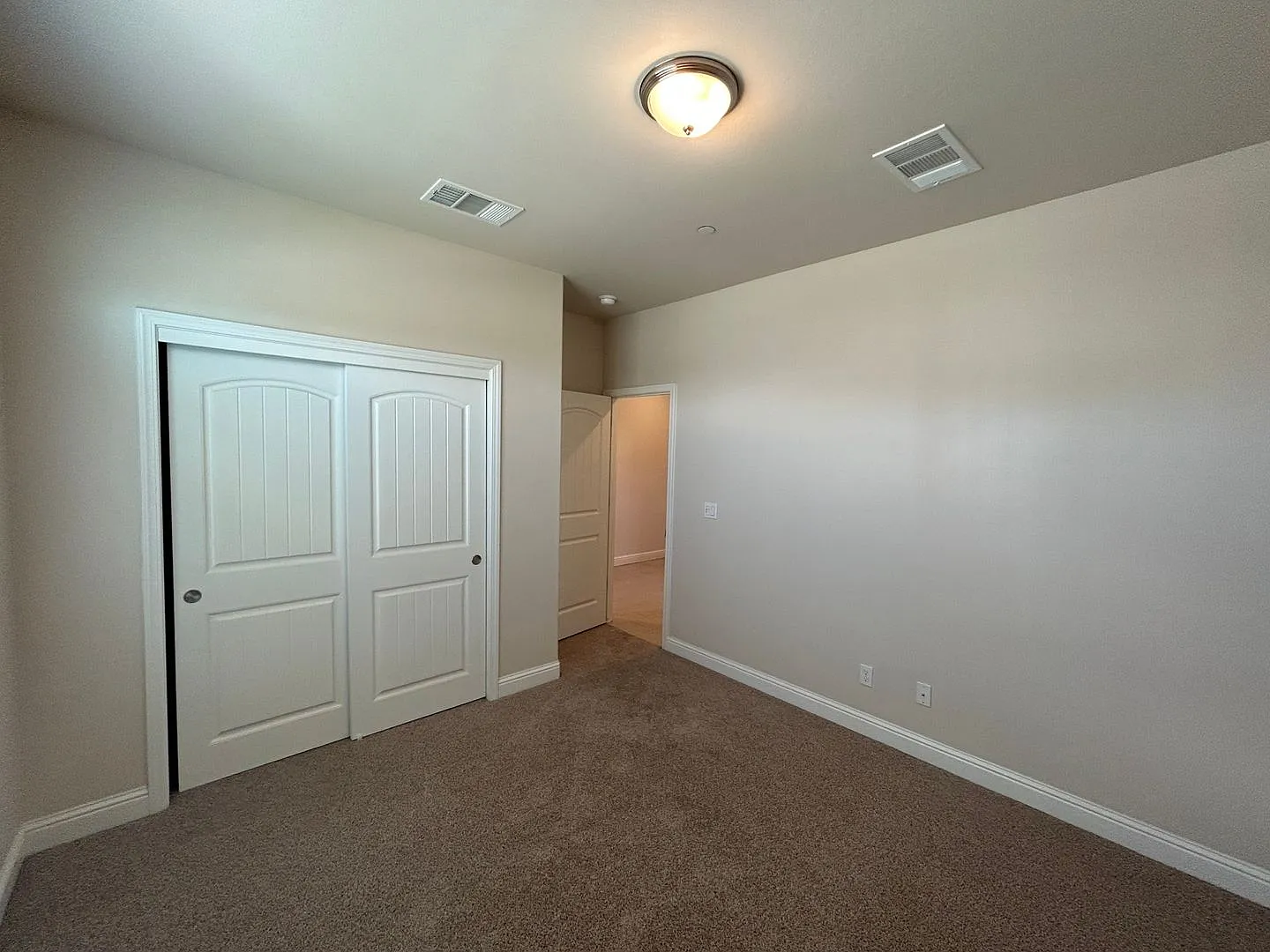 Beautiful 3 Bed/2 Bath SW Bakersfield Home w/ Solar and Deposit Alternative Option — Photo 4