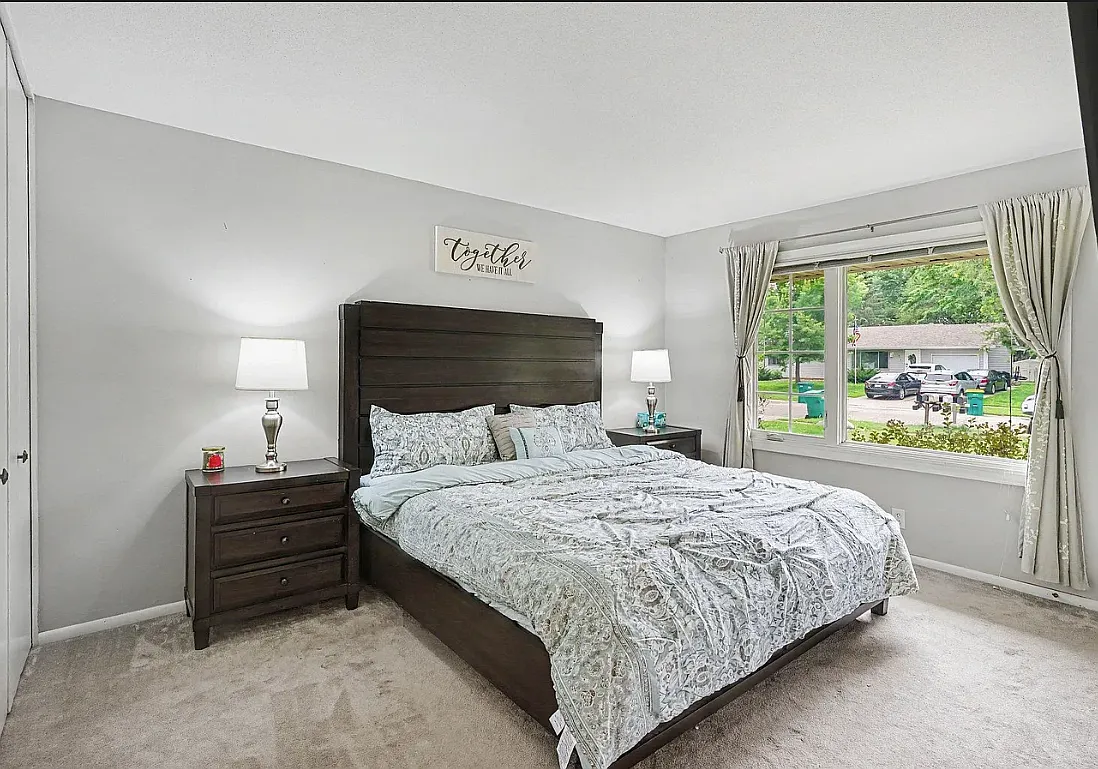 4 bed, 2372 sqft, $2,700 — Photo 4