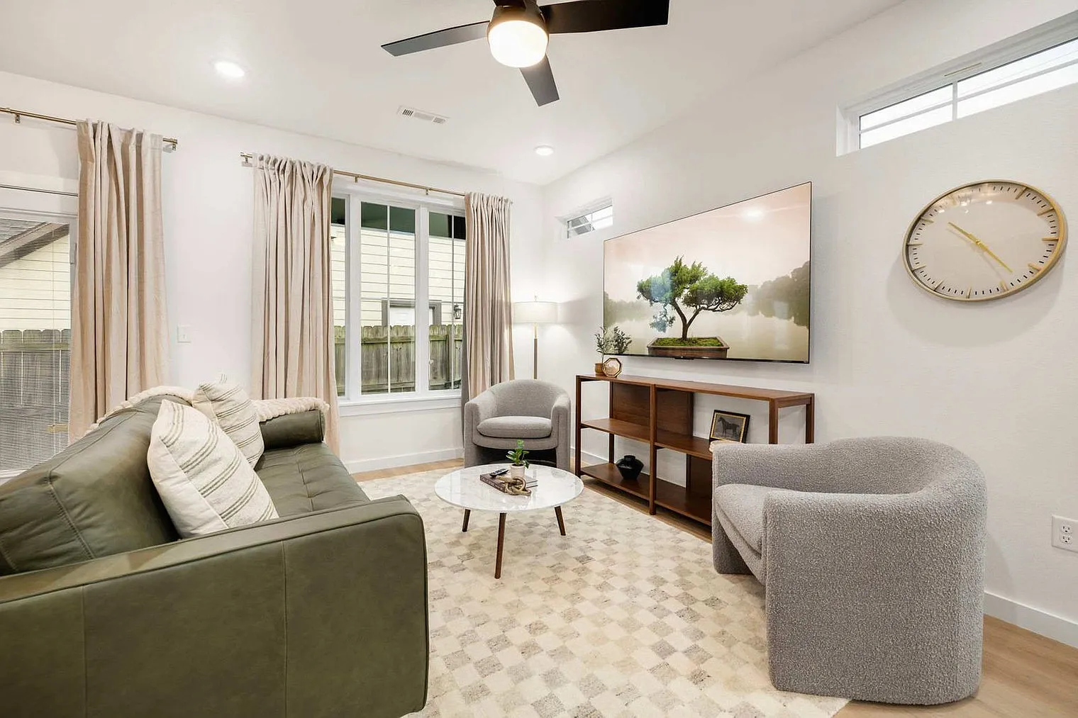 3 bed, 2.0 bath, 1657 sqft, $3,783 — Photo 3