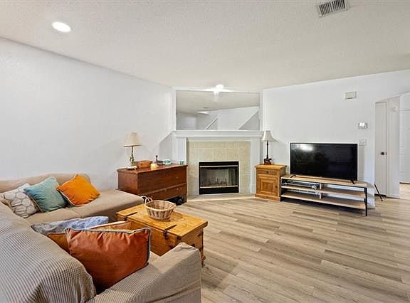 4th image of 5602 NW Plantation Dr