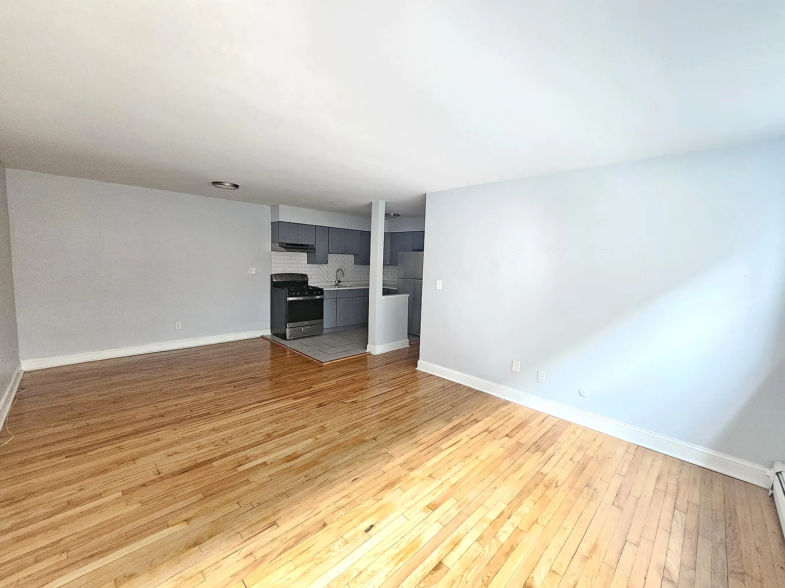 2 bed, 1000 sqft, $2,100 — Photo 3