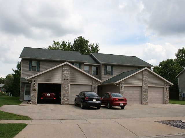 1st image of 210 Ash St
