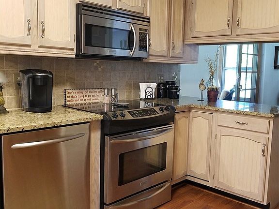 3rd image of 3413 Brenthill Dr