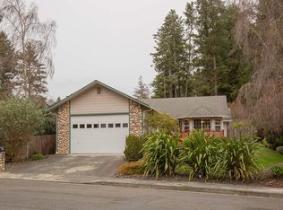 7012 London Dr, Eureka, CA 95503
