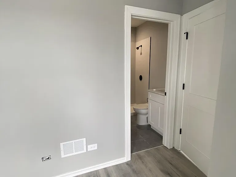 1647 N Fairfield Ave #2F1 — Photo 7