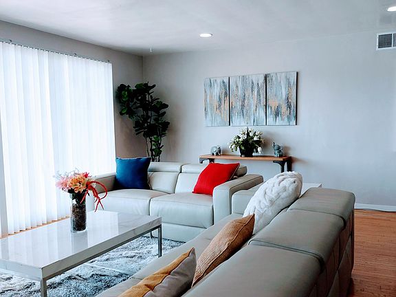 4th image of 2300 Lakeshore Ave #1