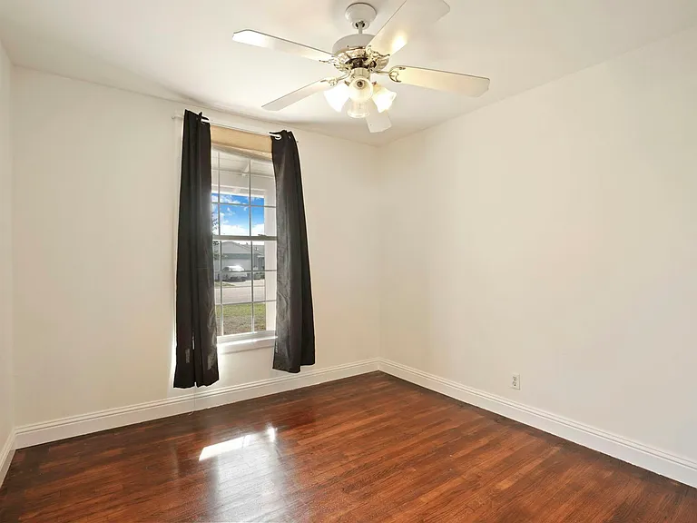 451 Marengo Ave — Photo 15