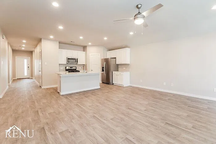 4 bed, 2.0 bath, 1831 sqft, $2,240 — Photo 4