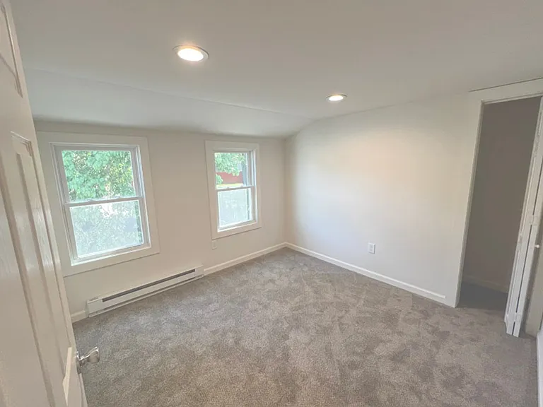 8-15 Gallagher Ln — Photo 11